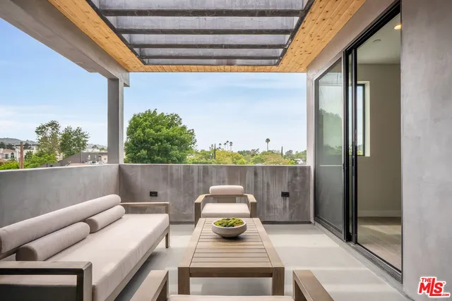 $1,495,000 | 4427 North Studio Place, Studio City, CA 91602