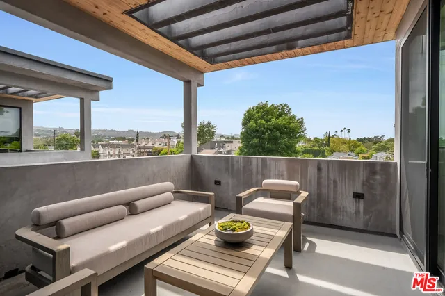 $1,495,000 | 4427 North Studio Place, Studio City, CA 91602