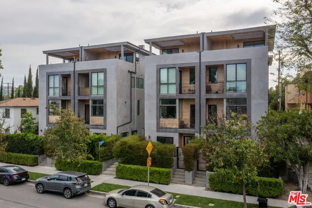 $1,495,000 | 4427 North Studio Place, Studio City, CA 91602