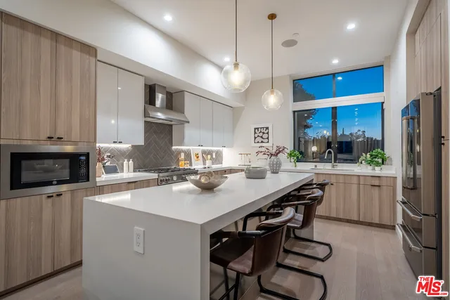$1,495,000 | 4427 North Studio Place, Studio City, CA 91602