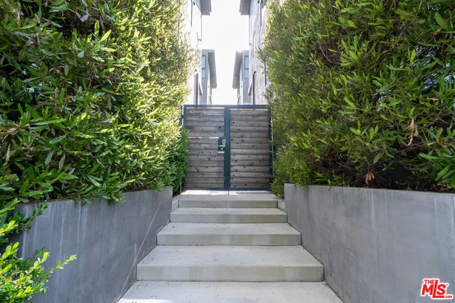$1,495,000 | 4427 North Studio Place, Studio City, CA 91602