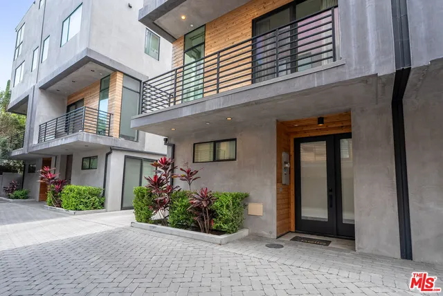 $1,495,000 | 4427 North Studio Place, Studio City, CA 91602