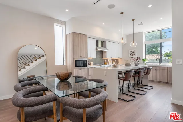 $1,495,000 | 4427 North Studio Place, Studio City, CA 91602