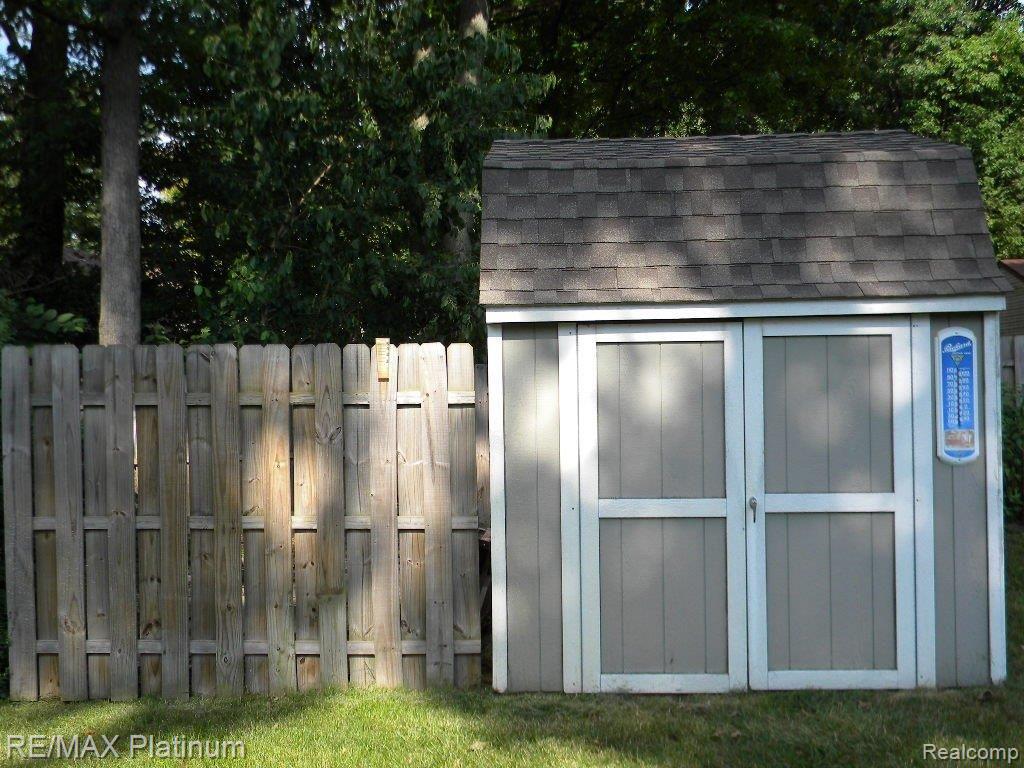 1613 Remsing Street Hartland, MI 48353 - Photo 21 of 24 DSCN9859.JPG