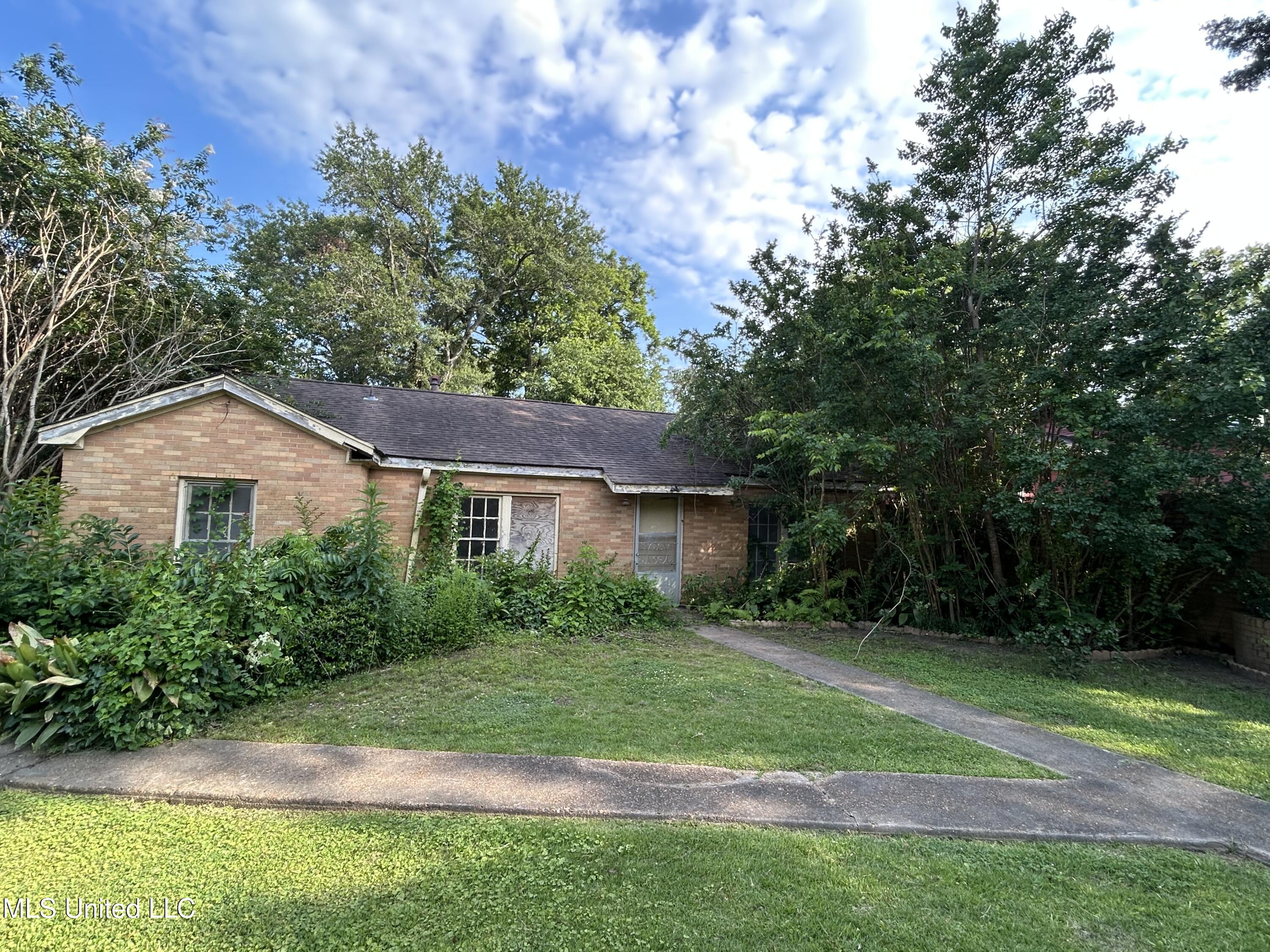 111 West Harding Avenue Greenwood, MS 38930 - Photo 2 of 3 IMG_3227