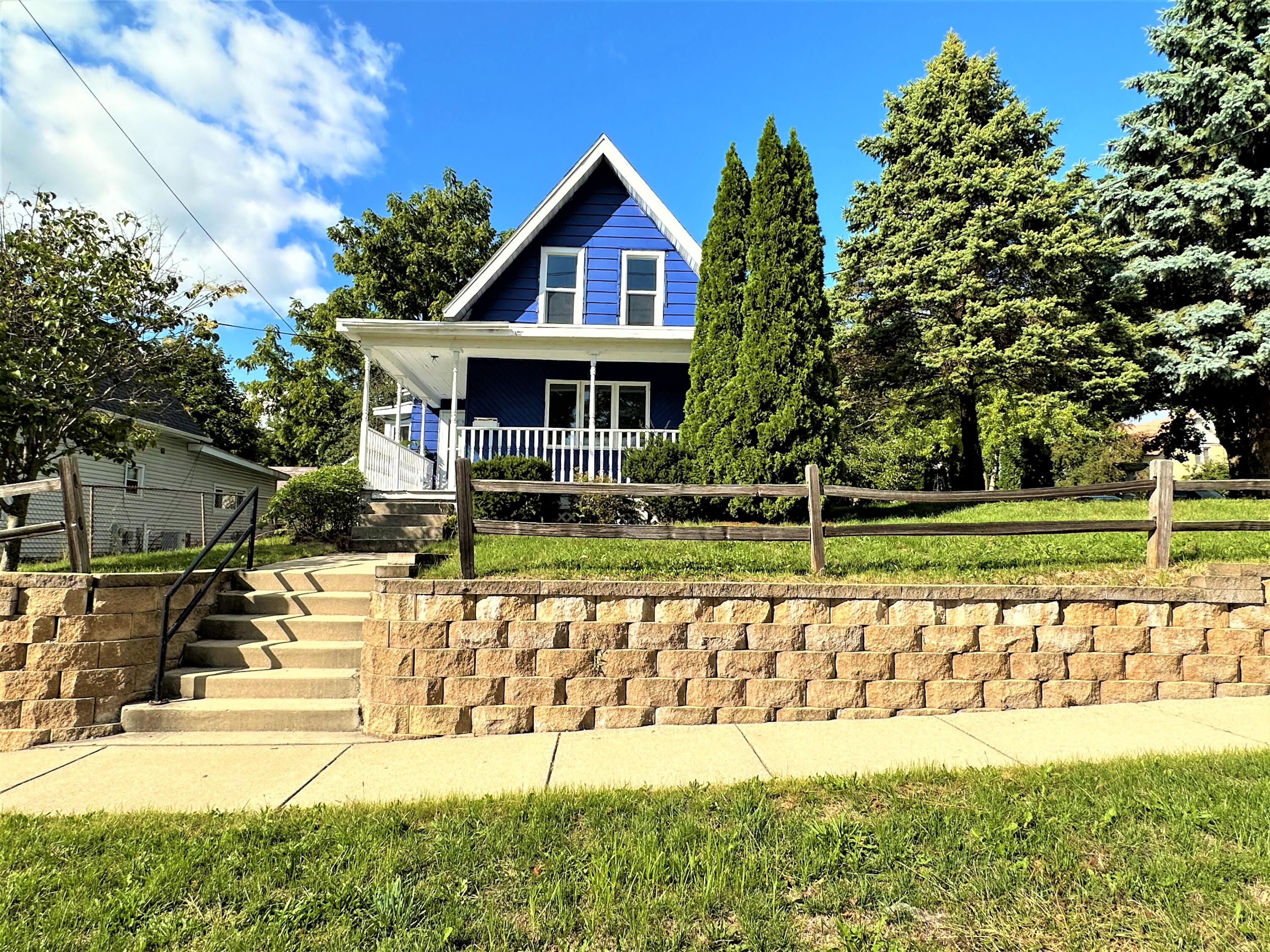 419 East Racine Street Jefferson, WI 53549 - Photo 1 of 17