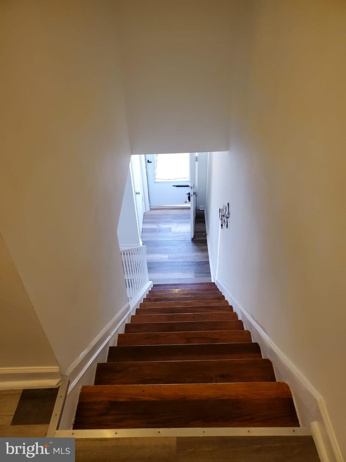 42 Wakefield Road Hagerstown, MD 21740 - Photo 18 of 22 STAIRCASE