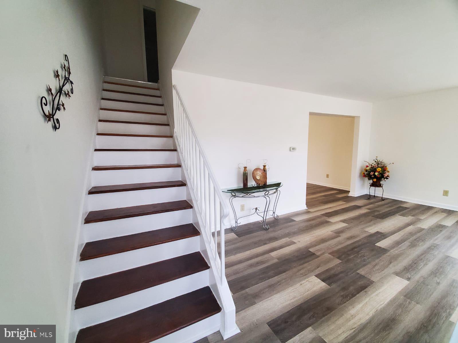 42 Wakefield Road Hagerstown, MD 21740 - Photo 3 of 22 STAIRS