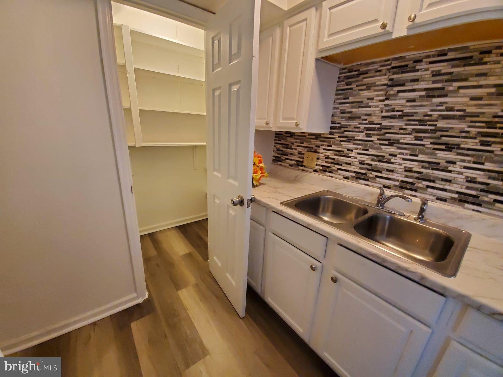 42 Wakefield Road Hagerstown, MD 21740 - Photo 7 of 22 KITCHEN