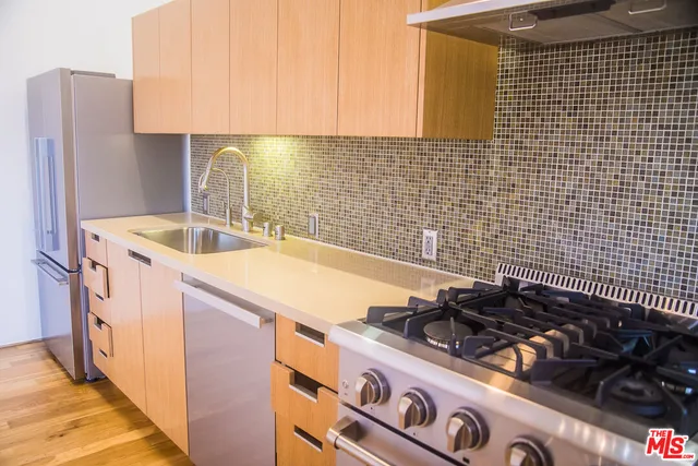 $5,950 | 8 Brooks Avenue, Unit 13, Venice, CA 90291