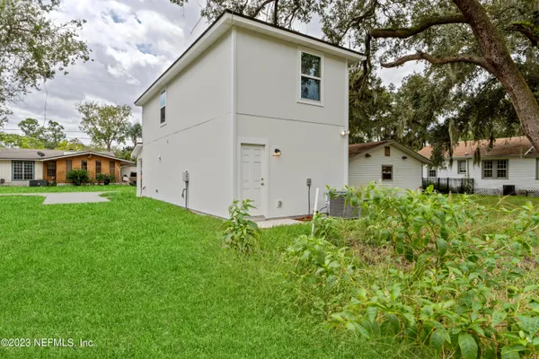 a view of house with backyard