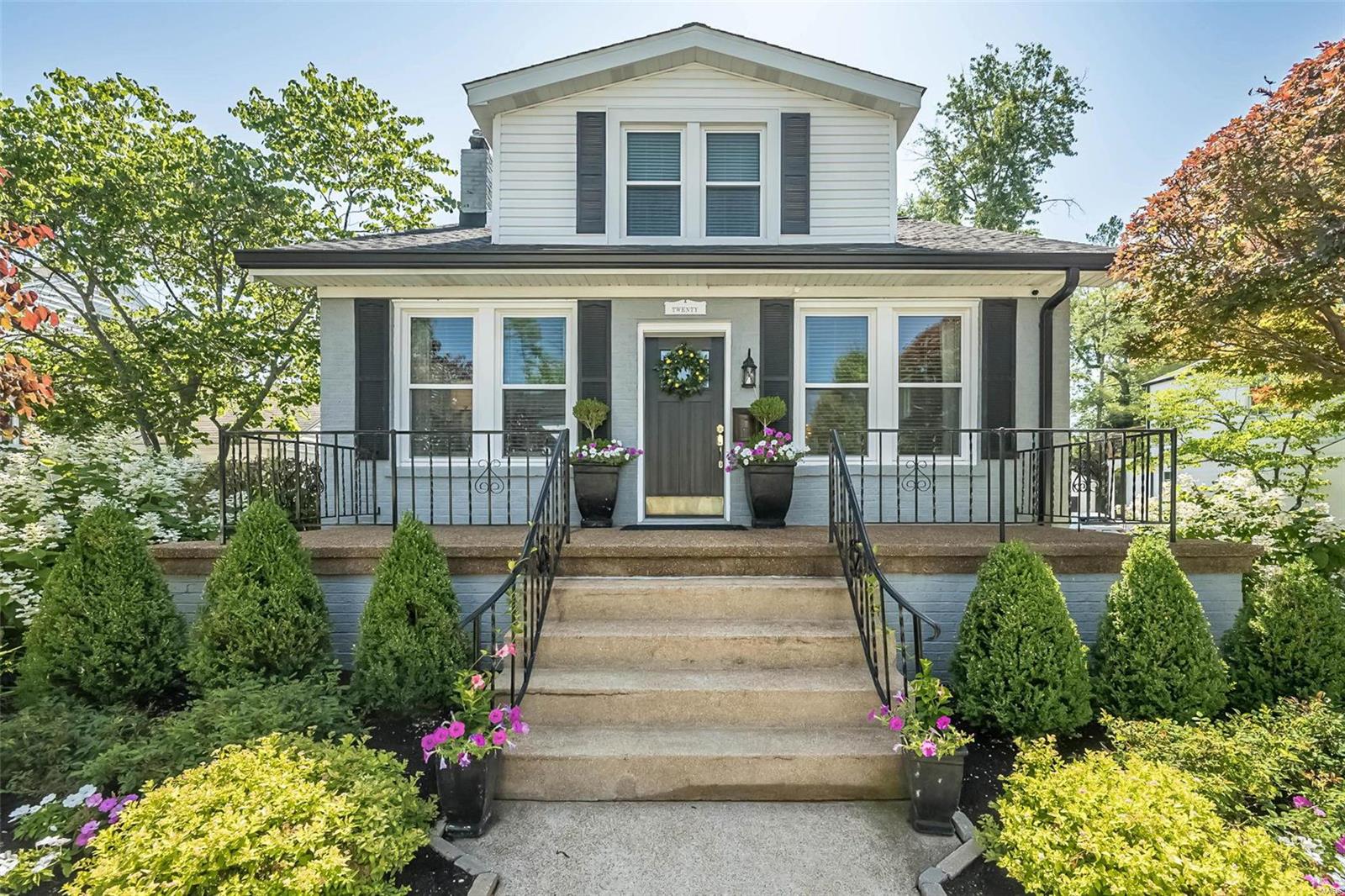 20 Waverton Drive Ladue, MO 63124 - Photo 2 of 36