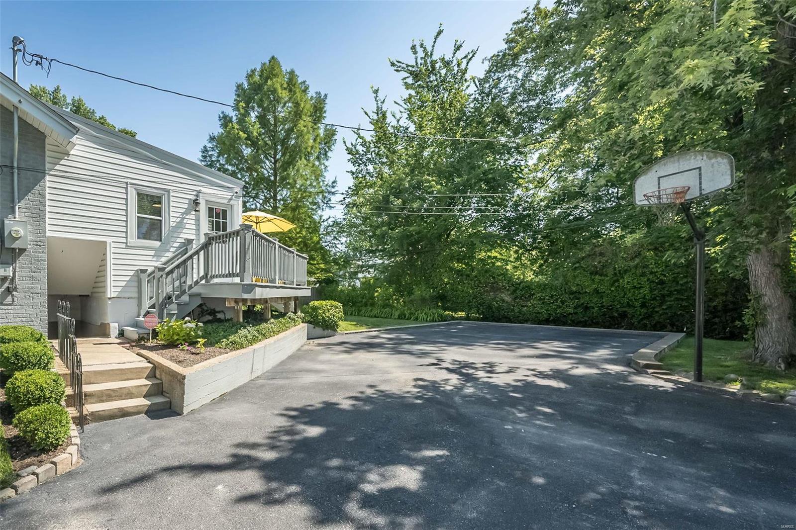 20 Waverton Drive Ladue, MO 63124 - Photo 33 of 36