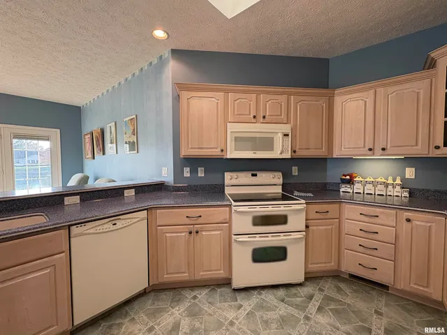 $359,900 | 109 Adele Court, Jacksonville, IL 62650