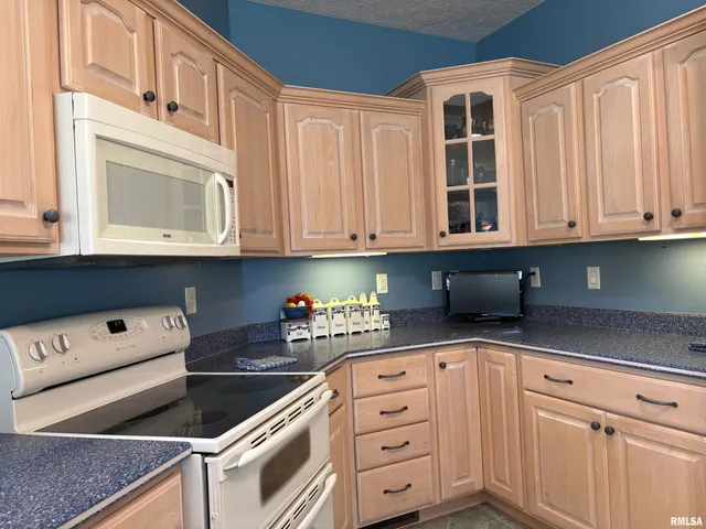 $359,900 | 109 Adele Court, Jacksonville, IL 62650