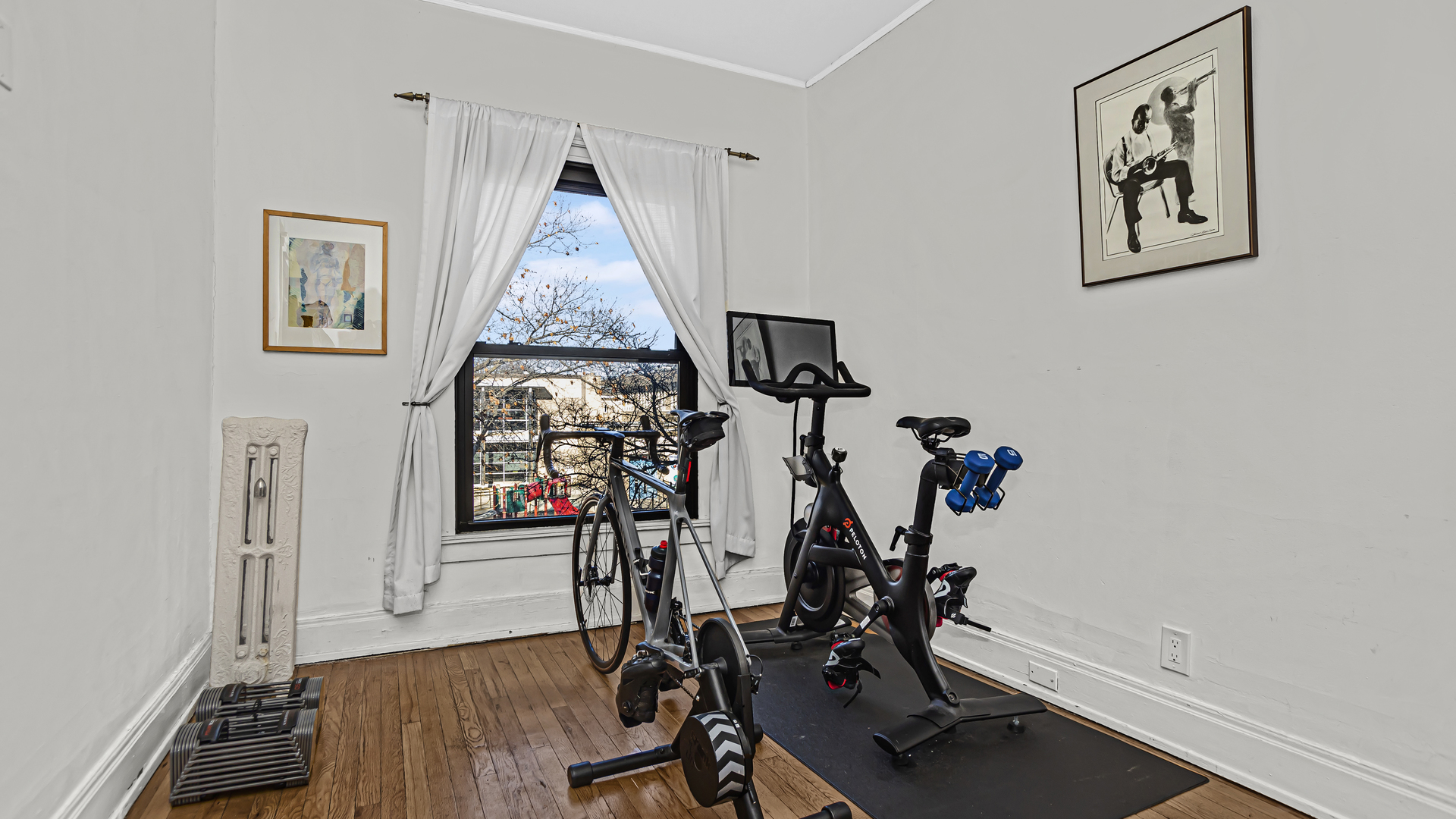 322 Main Street, Unit 2 Evanston, IL 60202 - Photo 11 of 15 a view of a room with gym equipment