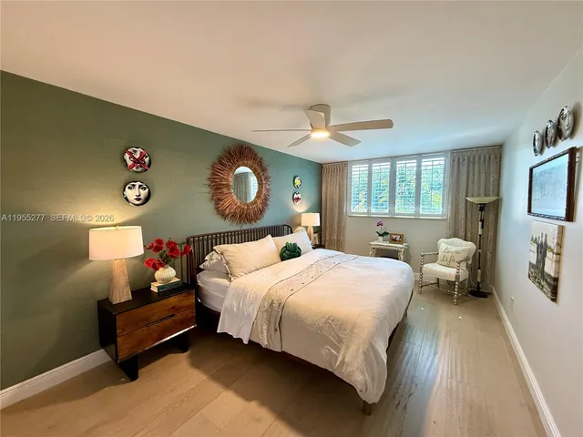 a view of a tennis court