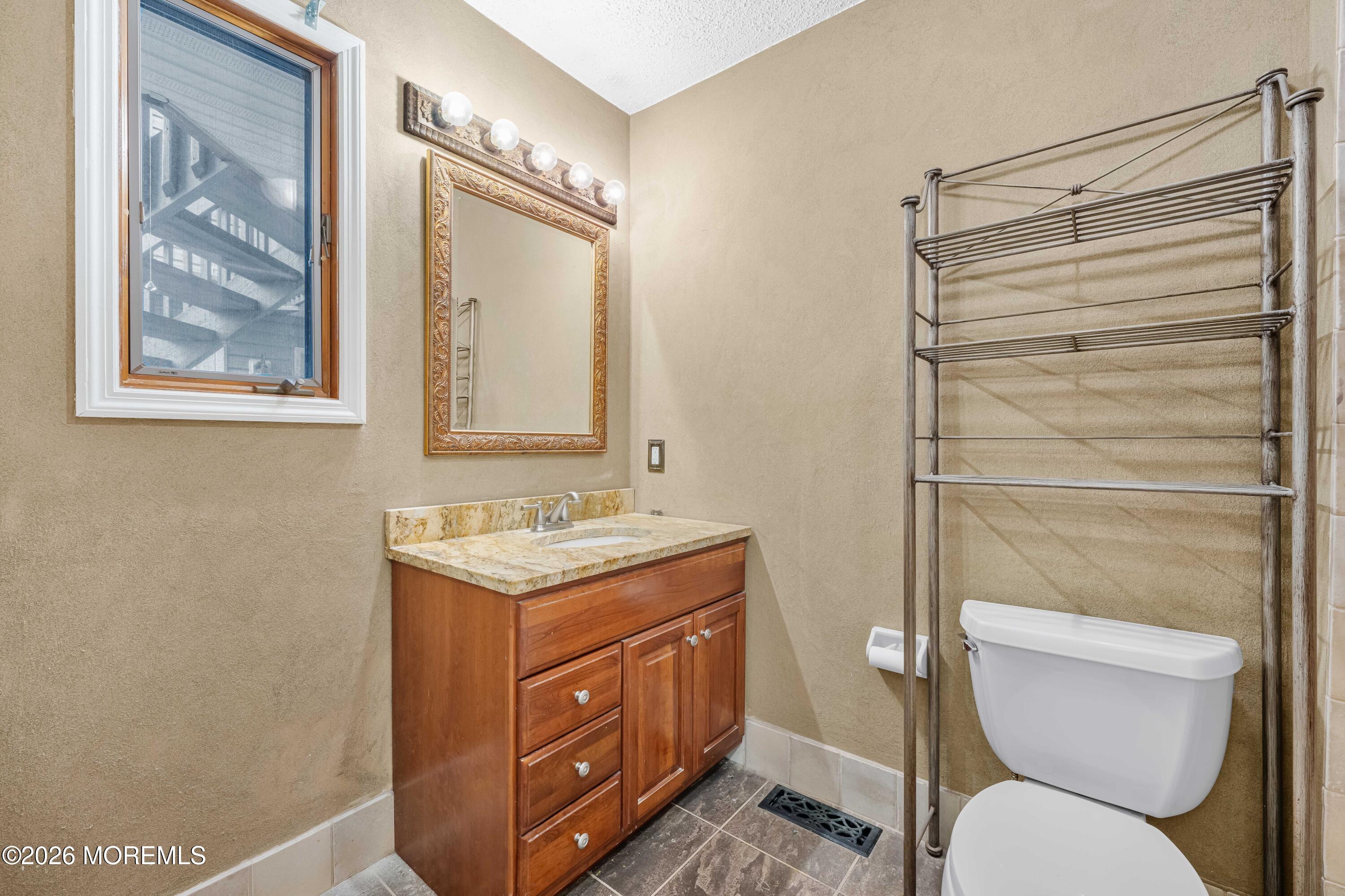 2230 Bridge Avenue, Unit 20 Point Pleasant, NJ 08742 - Photo 12 of 25 2230 Bridge Ave #20 - Interiors - 13