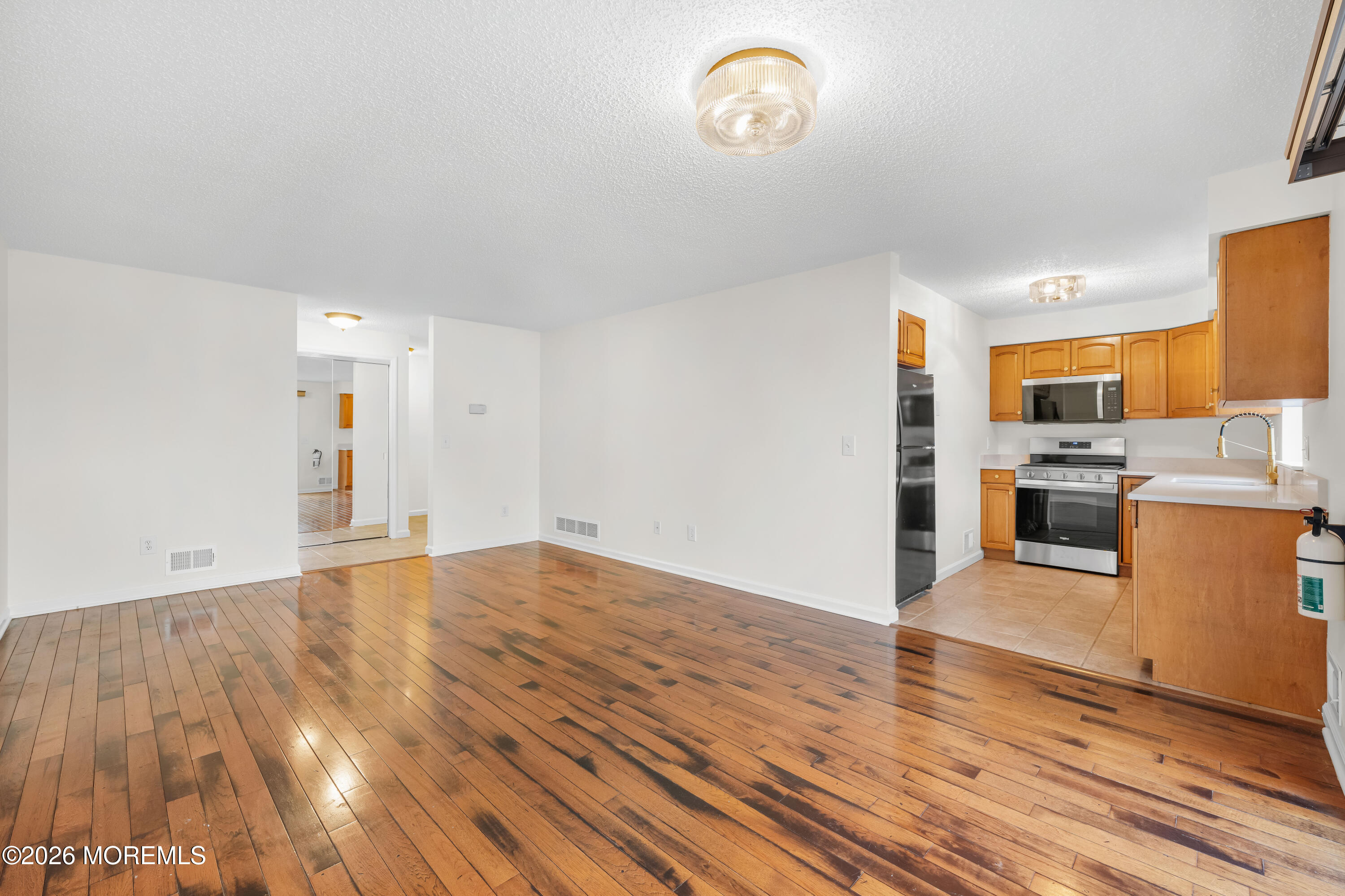 2230 Bridge Avenue, Unit 20 Point Pleasant, NJ 08742 - Photo 21 of 25 2230 Bridge Ave #20 - Interiors - 12