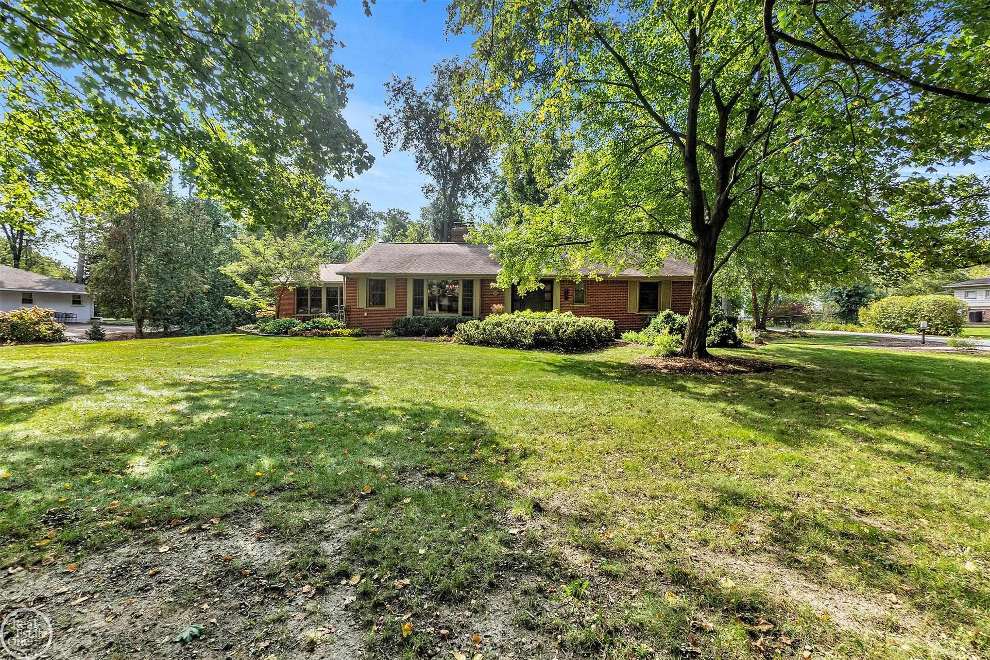 3781 Lincoln Road Bloomfield Hills, MI 48301 - Photo 2 of 37