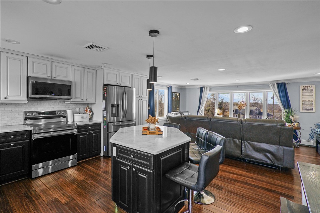 1275 Seven Mile Road Cranston, RI 02831 - Photo 10 of 41