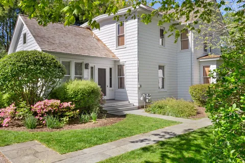 $3,150,000 | 209 Elm Street, Southampton, NY 11968