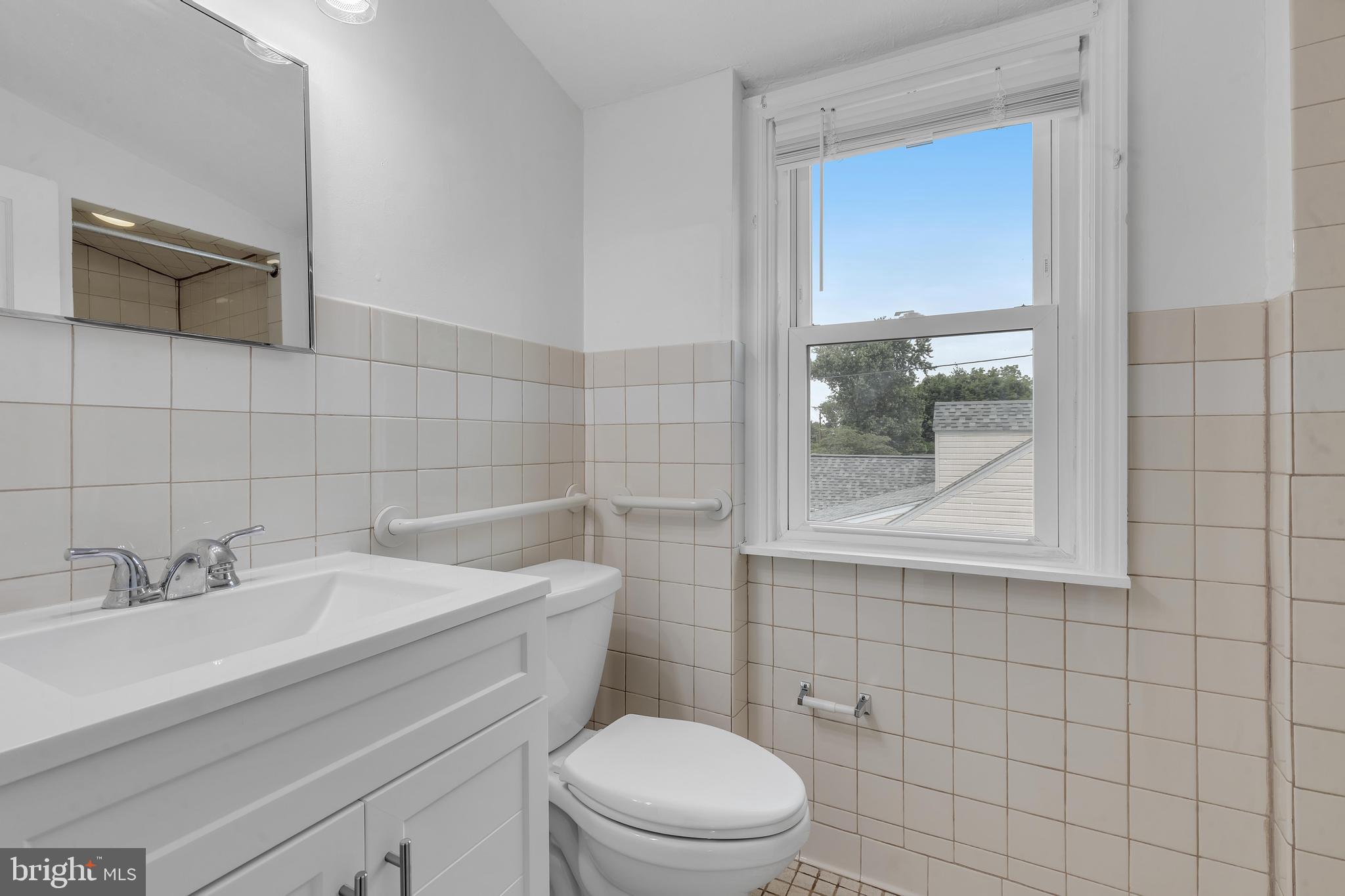 2 Fairhill Road Morton, PA 19070 - Photo 18 of 25 Second Floor Bath