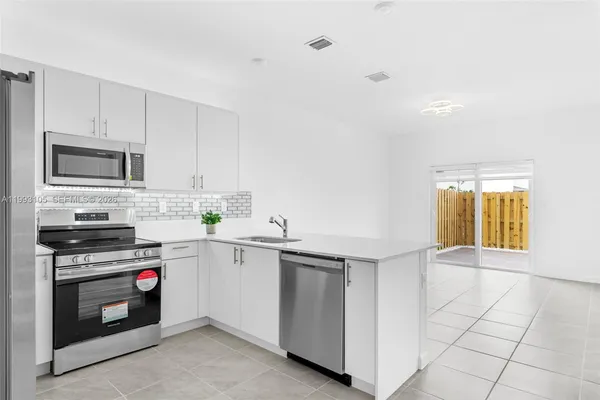 $3,300 | 2425 Southeast 28th Drive, Unit 2425, Homestead, FL 33035