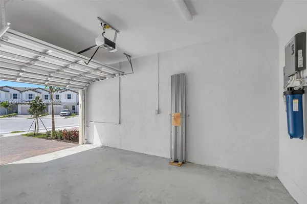 $3,300 | 2425 Southeast 28th Drive, Unit 2425, Homestead, FL 33035