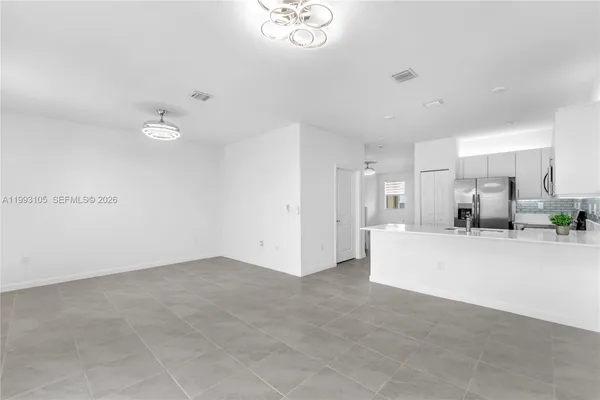 $3,300 | 2425 Southeast 28th Drive, Unit 2425, Homestead, FL 33035