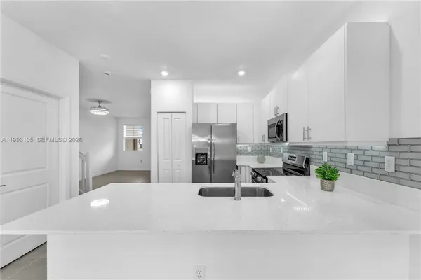 $3,300 | 2425 Southeast 28th Drive, Unit 2425, Homestead, FL 33035