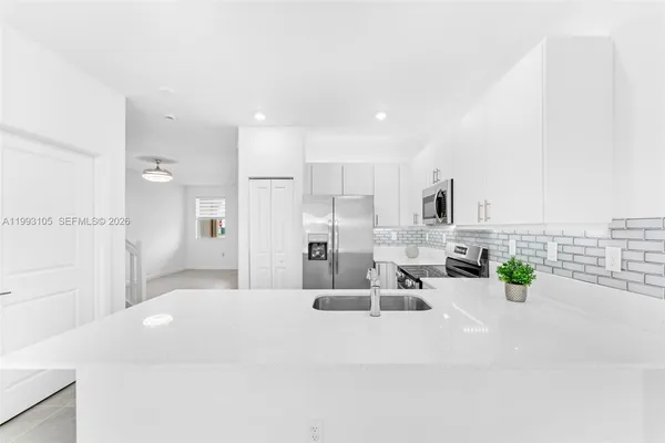 $3,300 | 2425 Southeast 28th Drive, Unit 2425, Homestead, FL 33035