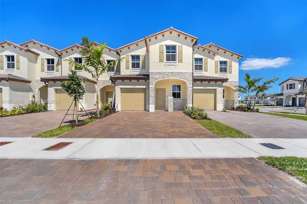 $3,300 | 2425 Southeast 28th Drive, Unit 2425, Homestead, FL 33035