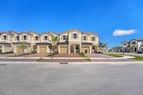 $3,300 | 2425 Southeast 28th Drive, Unit 2425, Homestead, FL 33035