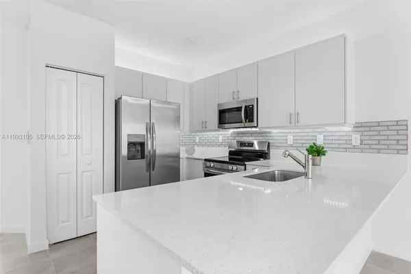 $3,300 | 2425 Southeast 28th Drive, Unit 2425, Homestead, FL 33035