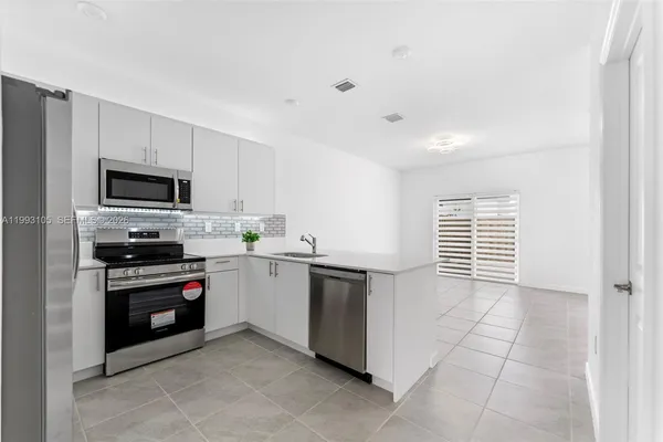 $3,300 | 2425 Southeast 28th Drive, Unit 2425, Homestead, FL 33035