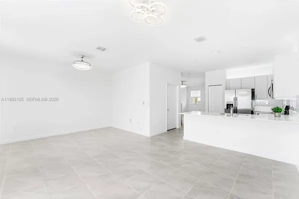 $3,300 | 2425 Southeast 28th Drive, Unit 2425, Homestead, FL 33035