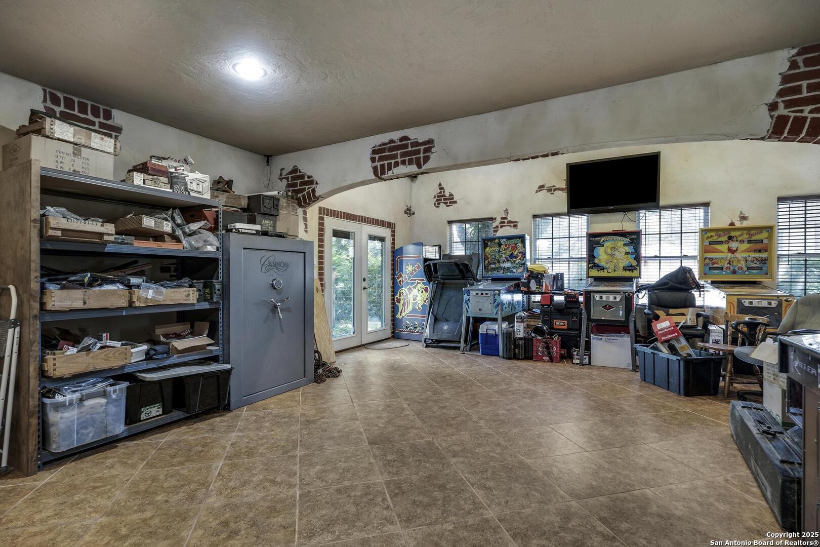 10855 Jericho Road Helotes, TX 78023 - Photo 25 of 59 a living room with lots of furniture and a flat screen tv