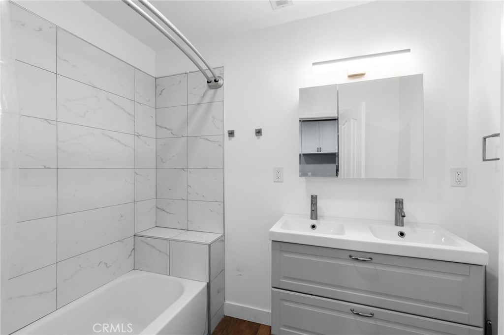 34789 Wildwood Canyon Road Yucaipa, CA 92399 - Photo 20 of 52 a bathroom with a tub a sink and mirror