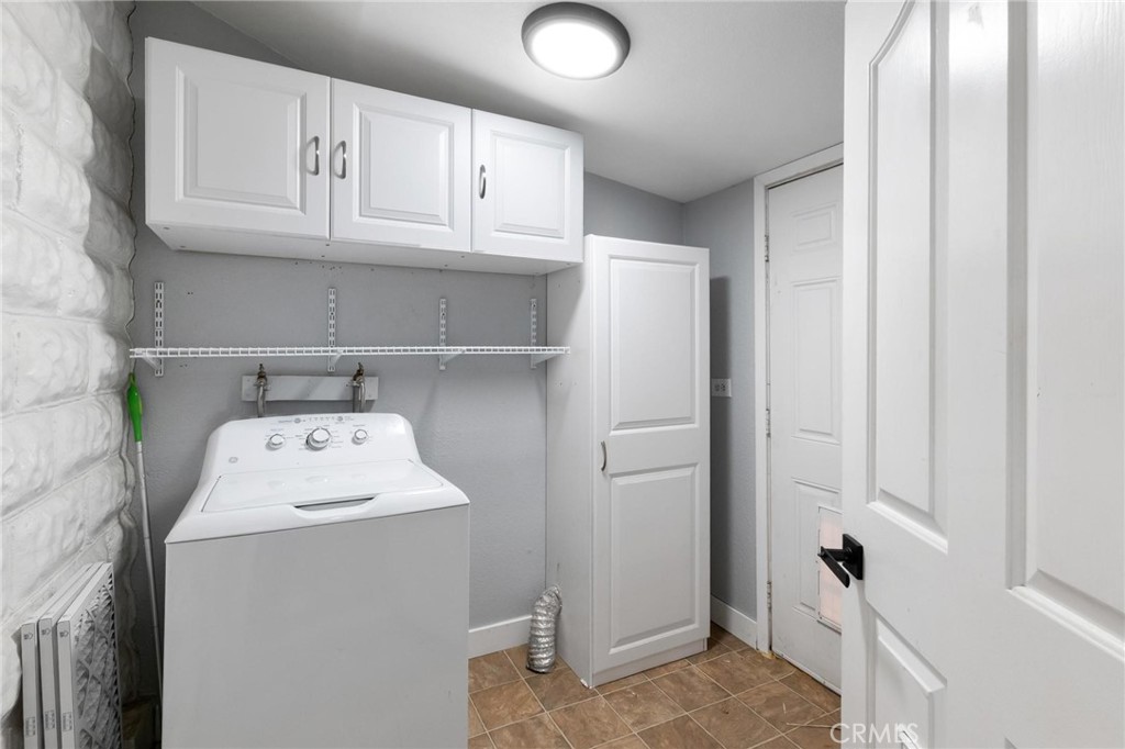 34789 Wildwood Canyon Road Yucaipa, CA 92399 - Photo 34 of 52 a utility room with dryer and washer