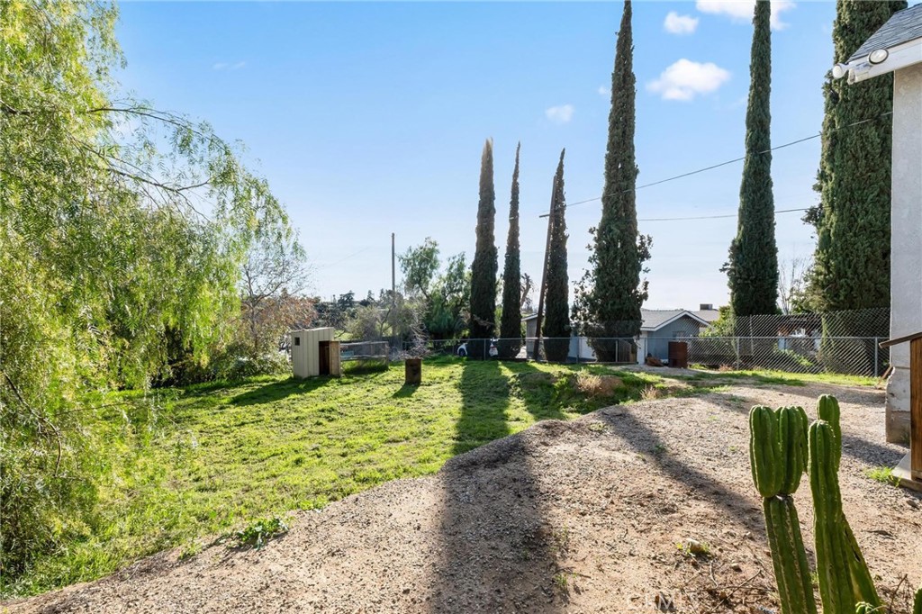 34789 Wildwood Canyon Road Yucaipa, CA 92399 - Photo 50 of 52 a backyard of a house with table and chairs