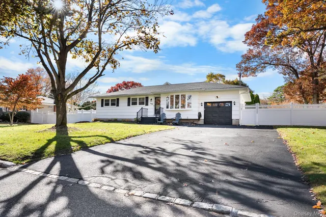 $699,999 | 148 South Hillside Avenue, Nesconset, NY 11767