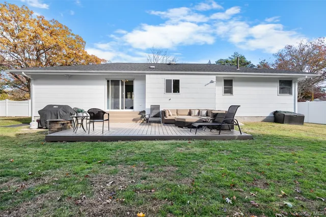 $699,999 | 148 South Hillside Avenue, Nesconset, NY 11767