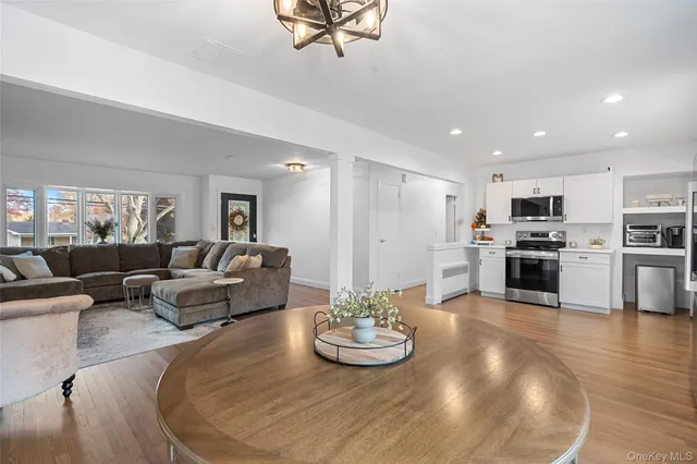 $699,999 | 148 South Hillside Avenue, Nesconset, NY 11767