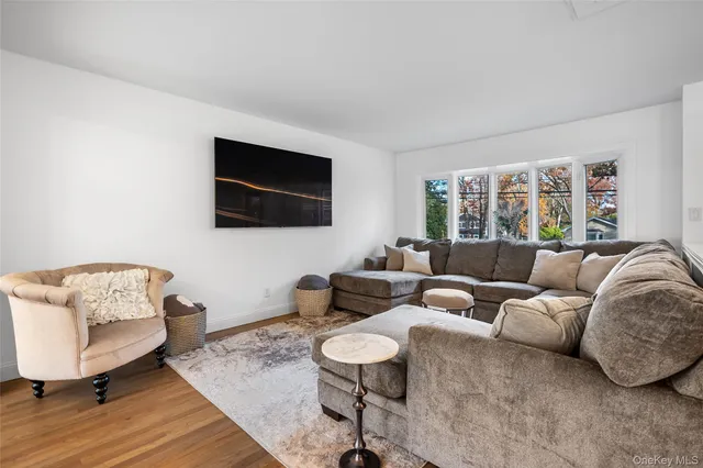 $699,999 | 148 South Hillside Avenue, Nesconset, NY 11767