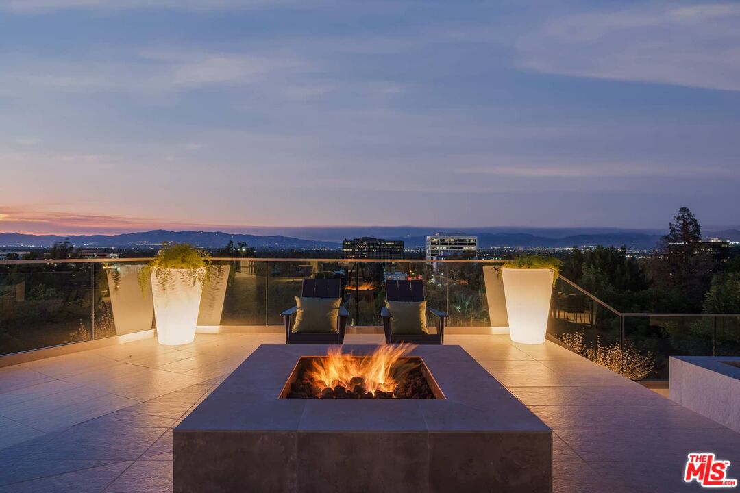 4634 Libbit Avenue Encino, CA 91436 - Photo 36 of 40 a view of a swimming pool and lounge chair