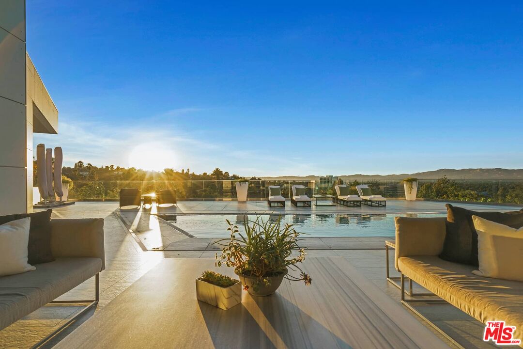 4634 Libbit Avenue Encino, CA 91436 - Photo 37 of 40 a view of a terrace with seating space