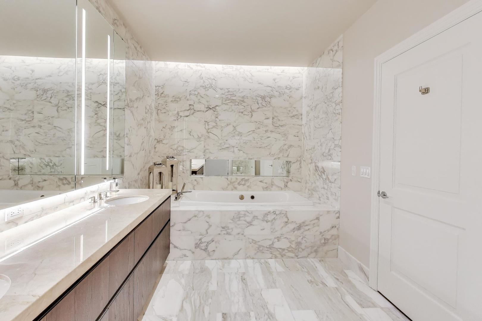 363 East Wacker Drive, Unit 2108 Chicago, IL 60601 - Photo 32 of 76