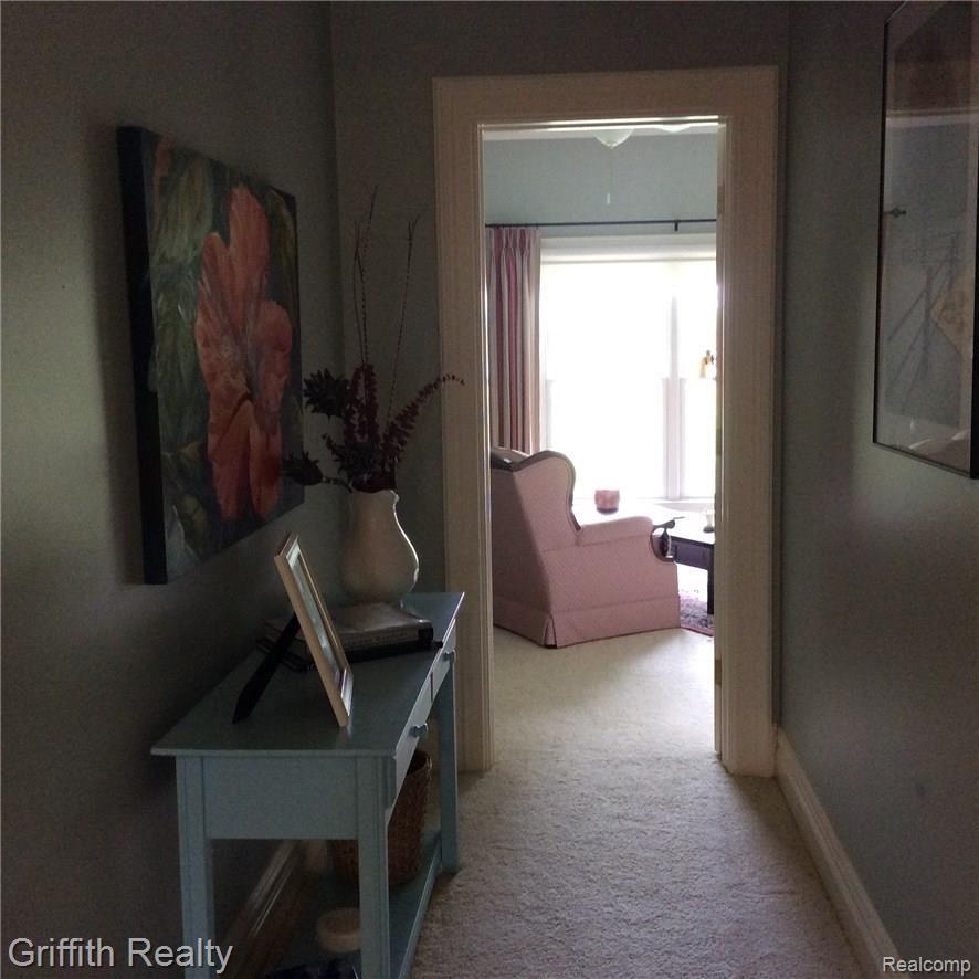 2240 North Eager Road Howell, MI 48855 - Photo 28 of 34 Hallway.jpg