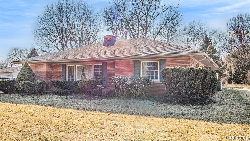 14040 Lenmoore Road Belleville, MI 48111 - Photo 2 of 27 IMG_1772.jpg